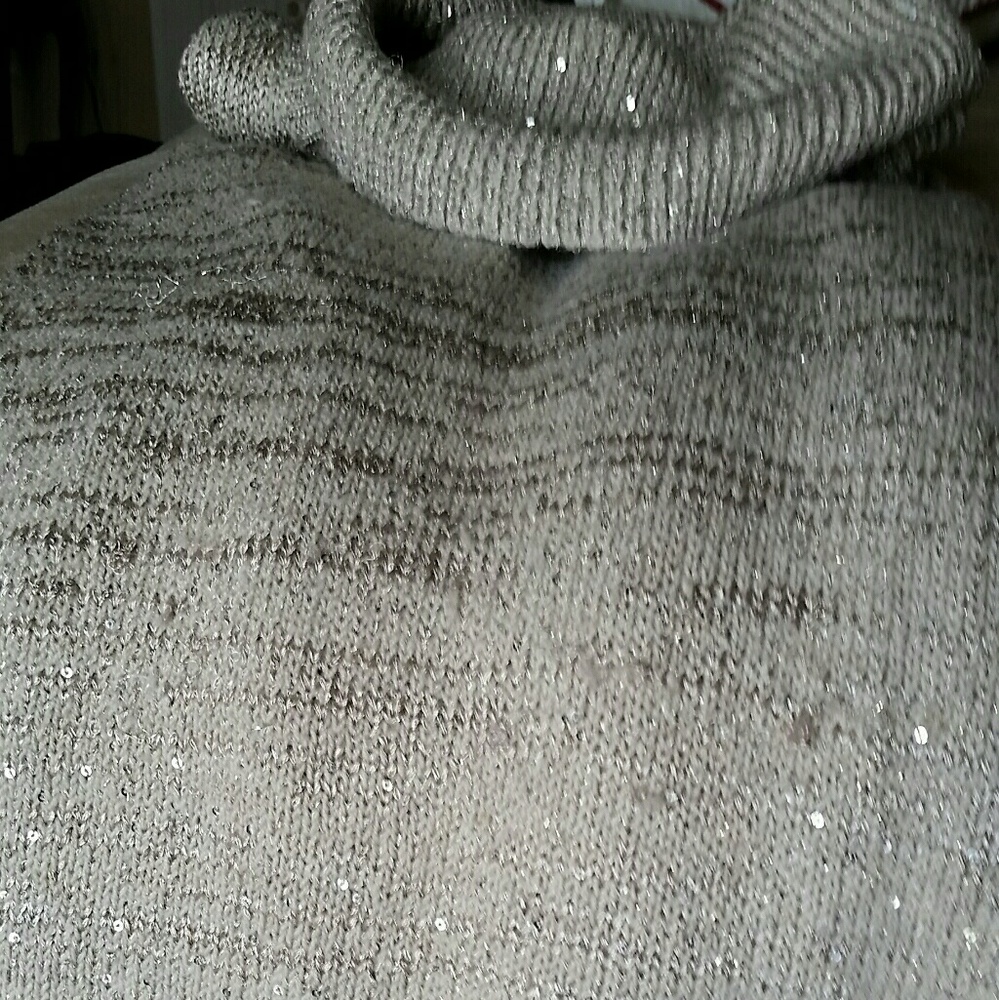 Sweater - Picture 4 of 4